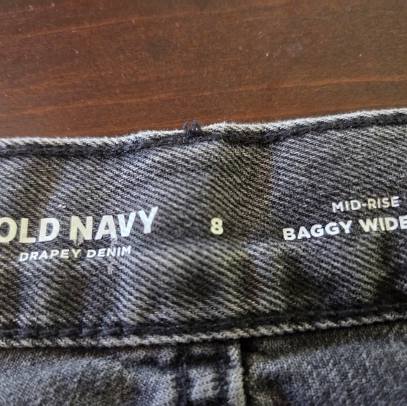 Old Navy Size 8 - Gray Drapey Denim - Baggy Wide Mid Rise Cargo Jeans - Picture 3 of 3